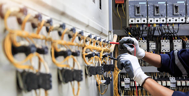 Professional Electrician technician working in Alexandria, AL